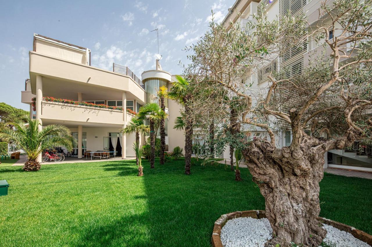 Hotel Jasminum Bibione Exterior photo